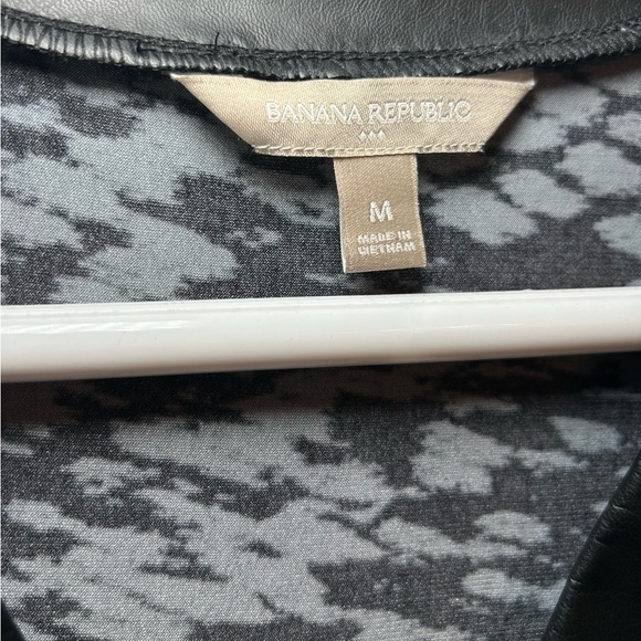 Banana Republic Sleeveless Faux Leather Neck Shift Dress- Grey/Black Size Medium - Picture 3 of 4